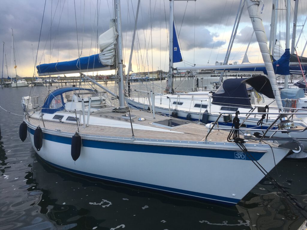 Sweden Yachts 370 01