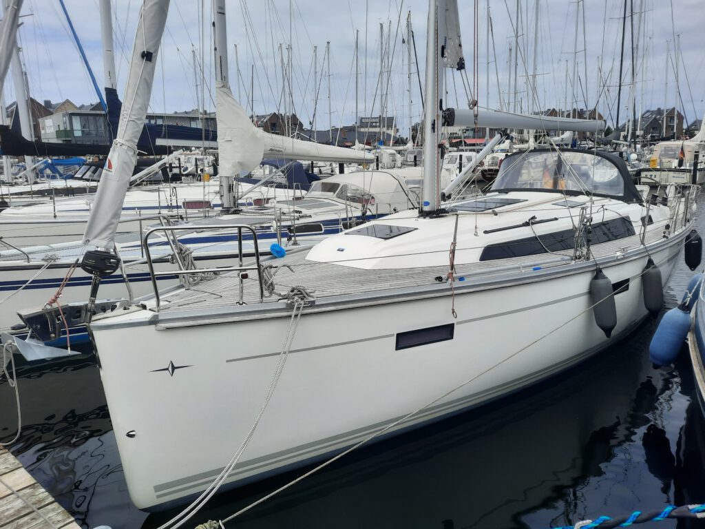 Bavaria 37 Cruiser 01